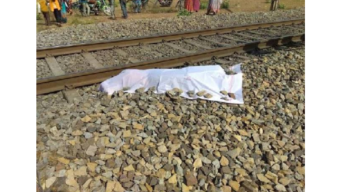 Old-Man-Dies-After-Being-Hit-By-Train-Accident-While-Crossing-The-Railway-Line-Family-Members-In-Bad-Condition-After-Crying